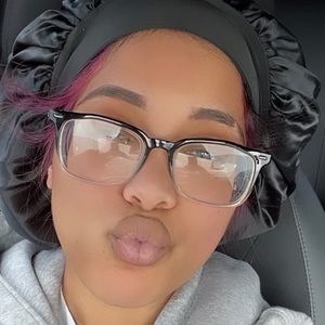 Meet your Posher, Alyeli